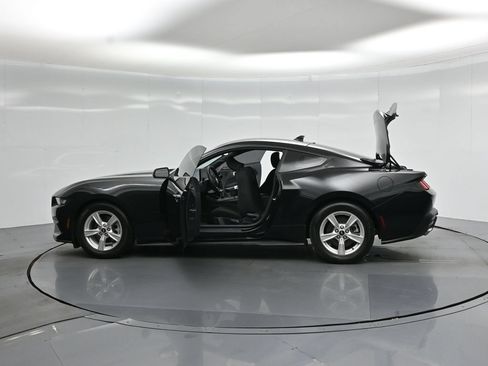 Used 2024 Ford Mustang Coupe RWD image 27