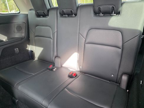 Used 2022 Nissan Pathfinder SL w/ SL Premium Package FWD image 16