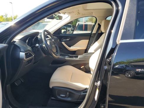 Used 2019 Jaguar F-PACE Premium image 19