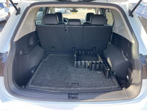 Used 2022 Volkswagen Tiguan SE image 13