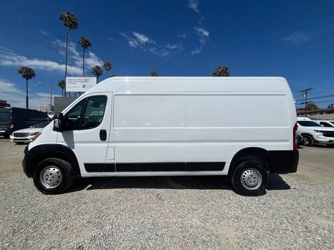 Used 2025 RAM ProMaster 2500 w/ Convenience Group FWD image 8