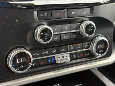 Used 2024 Ford Expedition XLT AWD/4WD image 20