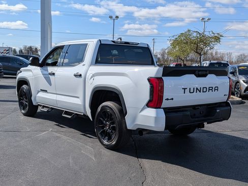 Used 2022 Toyota Tundra SR5 w/ SR5 Convenience Package image 6