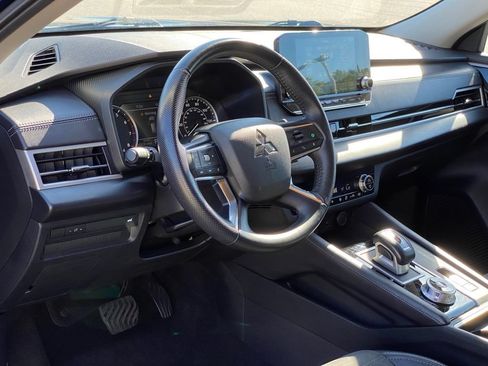 Used 2024 Mitsubishi Outlander SE AWD/4WD image 10