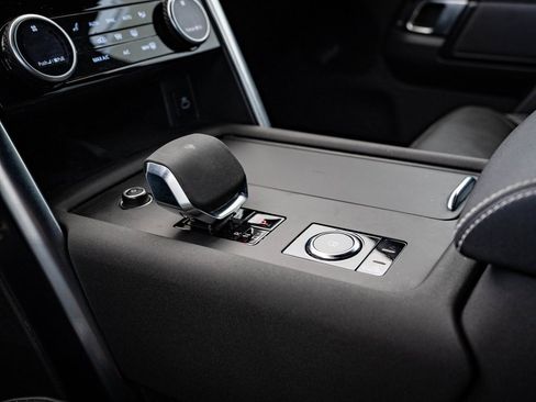 Used 2023 Land Rover Discovery S R-Dynamic image 39