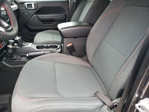 Used 2024 Jeep Gladiator Rubicon w/ Convenience Group image 19