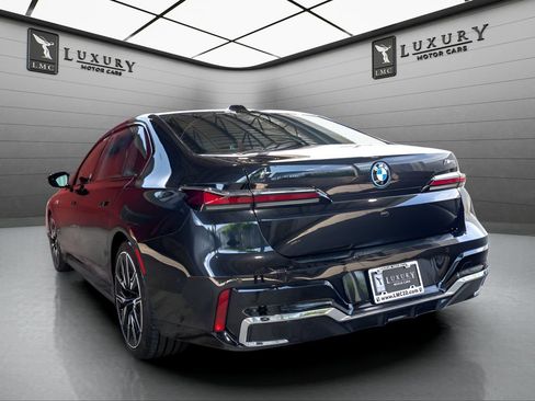 Used 2024 BMW i7 M70 AWD/4WD image 6