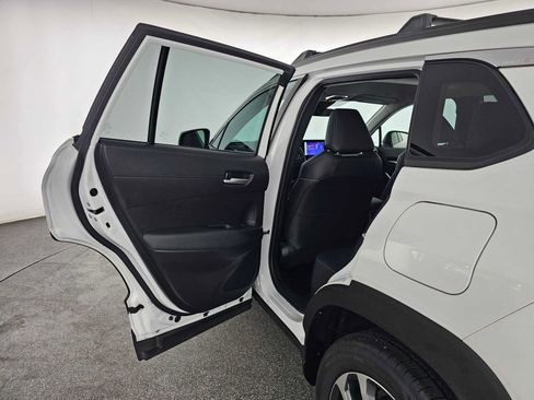 Used 2023 Toyota Corolla Cross XLE image 15