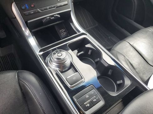 Used 2019 Ford Edge Titanium w/ Equipment Group 301A AWD/4WD image 19