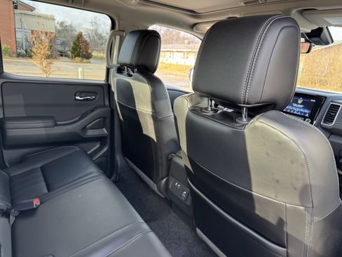 Used 2024 Nissan Frontier SL w/ Technology Package image 37