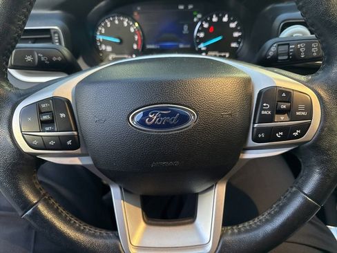Used 2022 Ford Explorer XLT w/ Equipment Group 202A image 9