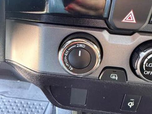 Used 2017 Toyota Tacoma TRD Sport w/ Tow Package AWD/4WD image 20