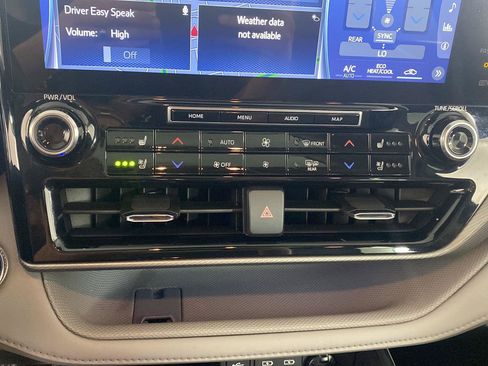 Used 2022 Toyota Highlander Platinum AWD/4WD image 14