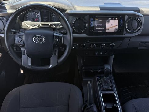 Used 2019 Toyota Tacoma TRD Off-Road AWD/4WD image 12