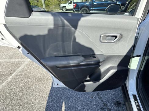 Used 2025 Kia K4 LXS image 9