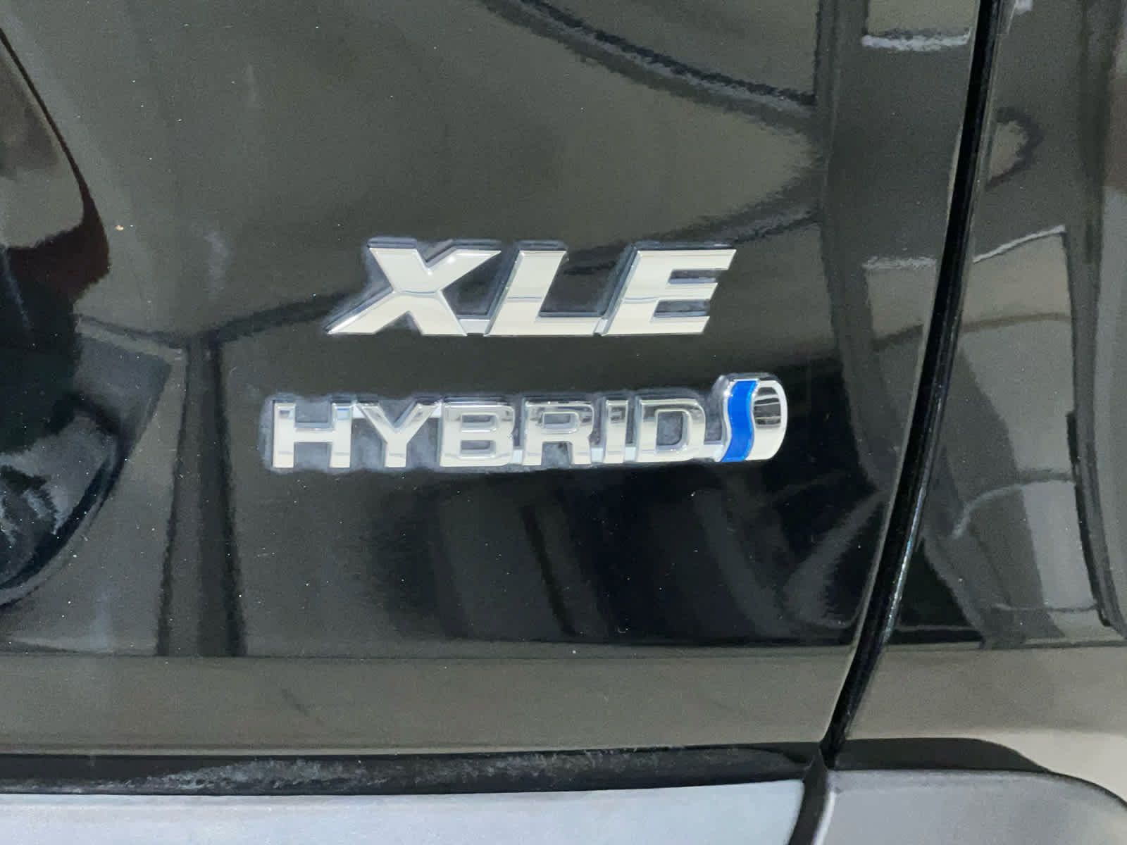 Used 2021 Toyota RAV4 XLE w/ Convenience Package AWD/4WD image 12