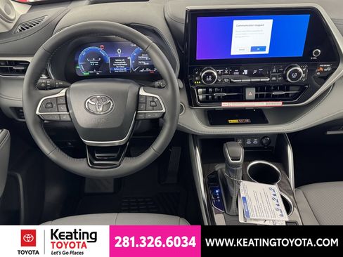 New 2026 Toyota Highlander Platinum AWD/4WD image 8