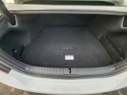 Used 2025 Genesis G70 2.5T image 26