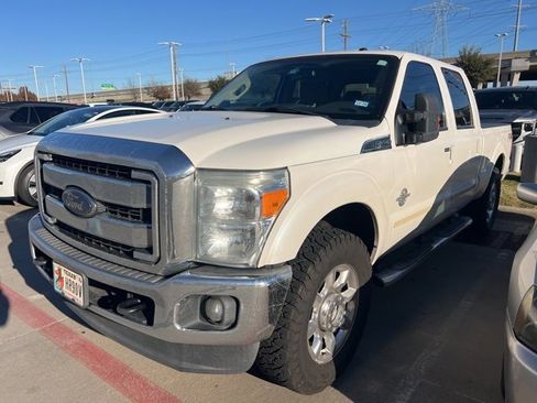 Used 2016 Ford F250 Lariat w/ Lariat Interior Package image 2