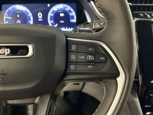 Used 2023 Jeep Grand Cherokee Altitude AWD/4WD image 27
