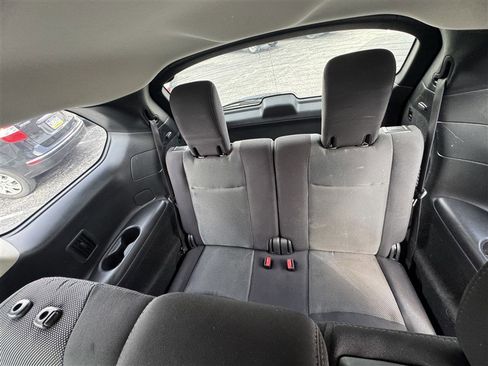 Used 2019 Nissan Pathfinder SV image 12