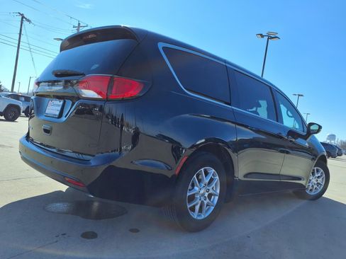 Certified 2025 Chrysler Voyager LX image 30