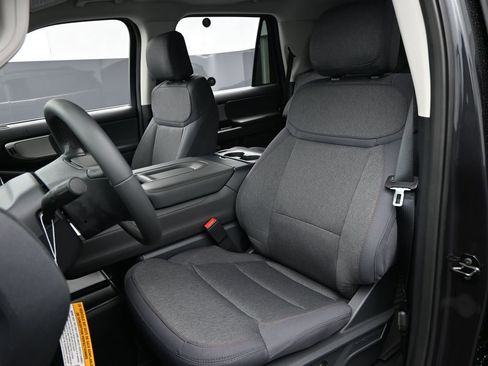 New 2025 Ford Expedition Active image 22