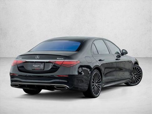Used 2023 Mercedes-Benz S 580 4MATIC Sedan image 4