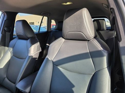 Used 2023 Toyota Corolla Cross XLE image 15