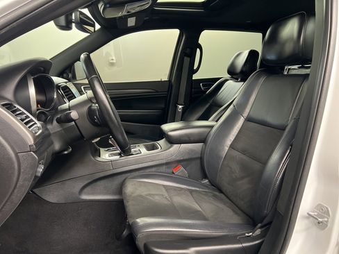 Used 2020 Jeep Grand Cherokee Altitude image 25