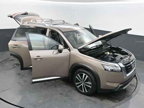 Certified 2024 Nissan Pathfinder Platinum w/ Cargo Package image 39