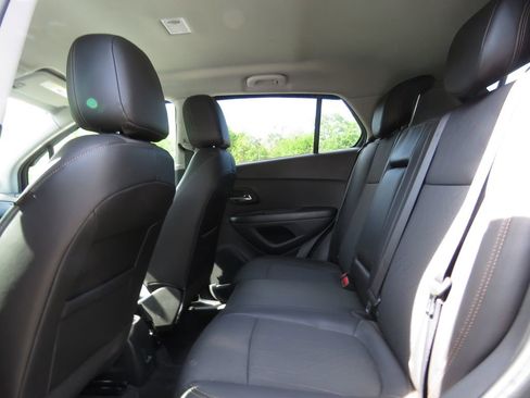 Used 2022 Chevrolet Trax LT AWD/4WD image 19