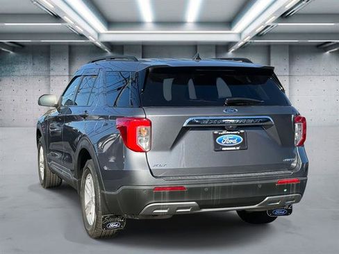 Used 2022 Ford Explorer XLT w/ Equipment Group 202A image 4