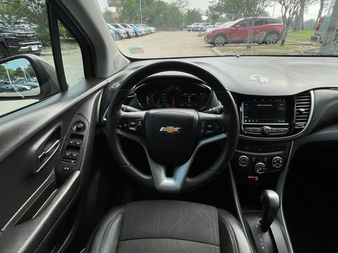 Used 2022 Chevrolet Trax LT w/ LT Convenience Package FWD image 11