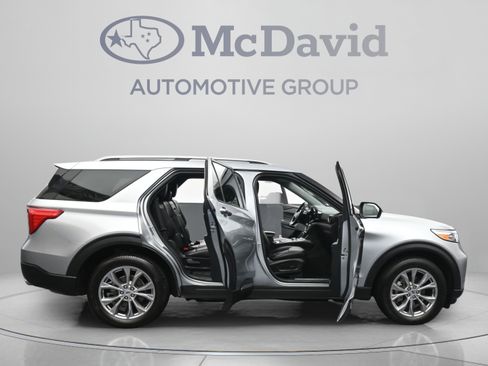 Used 2023 Ford Explorer Limited AWD/4WD image 41