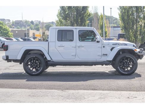 Used 2021 Jeep Gladiator Overland AWD/4WD image 2