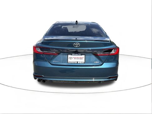 Used 2025 Toyota Camry XSE FWD image 4