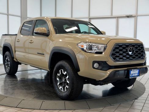 Used 2020 Toyota Tacoma TRD Off-Road AWD/4WD image 2