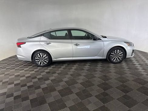 Used 2024 Nissan Altima 2.5 SV FWD image 4
