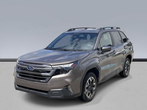 Certified 2025 Subaru Forester Premium AWD/4WD image 1