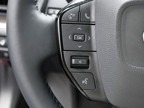 Certified 2025 Toyota Prius XLE image 16