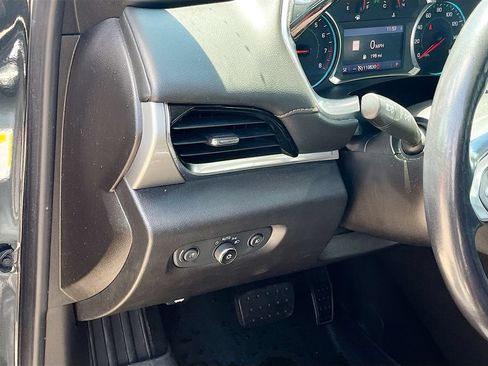 Used 2021 Chevrolet Traverse LT w/ LT Premium Package FWD image 10