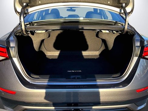 Used 2025 Nissan Sentra SR w/ SR Premium Package image 25