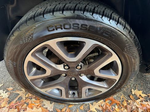 Used 2015 Jeep Renegade Latitude w/ Popular Equipment Group image 12