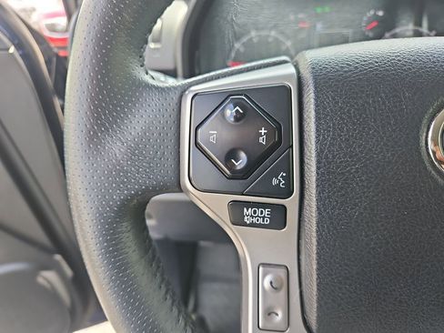 Used 2020 Toyota 4Runner SR5 AWD/4WD image 22