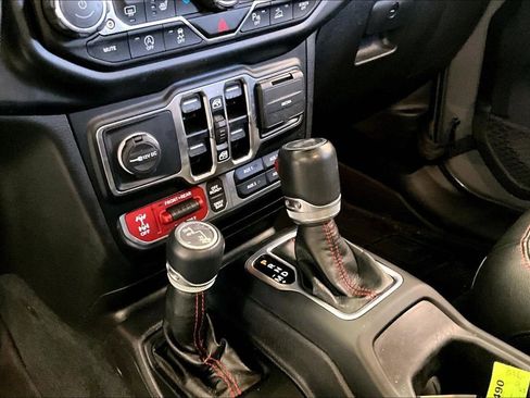 Used 2022 Jeep Wrangler Unlimited Rubicon w/ LED Lighting Group AWD/4WD image 15