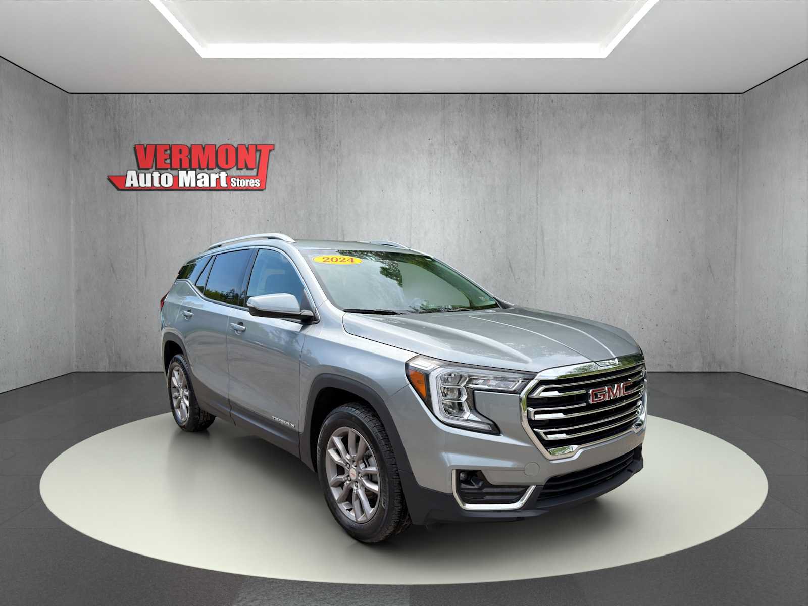 Used 2024 GMC Terrain SLT AWD/4WD image 1