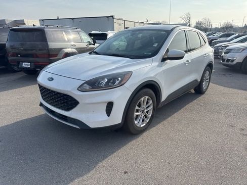 Used 2020 Ford Escape SE image 3