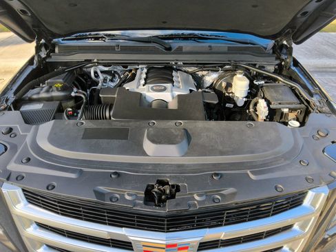 Used 2016 Cadillac Escalade Luxury image 43