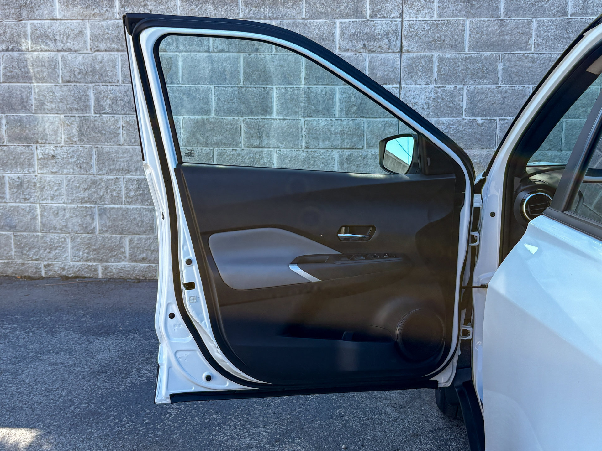Used 2024 Nissan Kicks SR w/ SR Premium Package FWD image 14